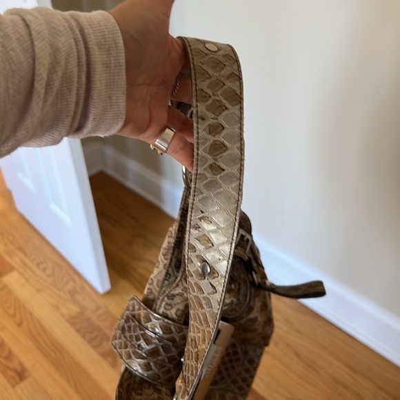 🩵Vintage Y2K GUESS Hobo Bag with Faux Leather Straps | G Logo Clasp Rhinestones - Picture 10 of 16